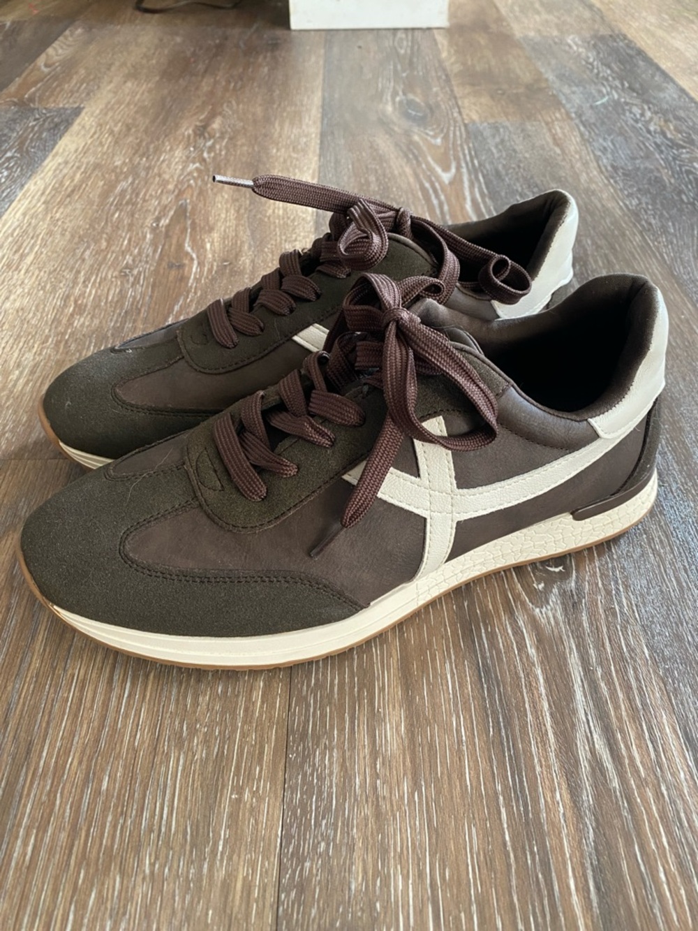 Dolce vita brown sneaker
